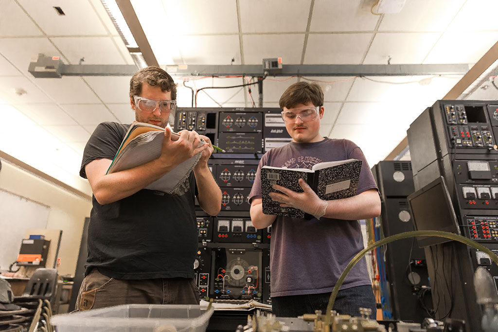  Students in lab 