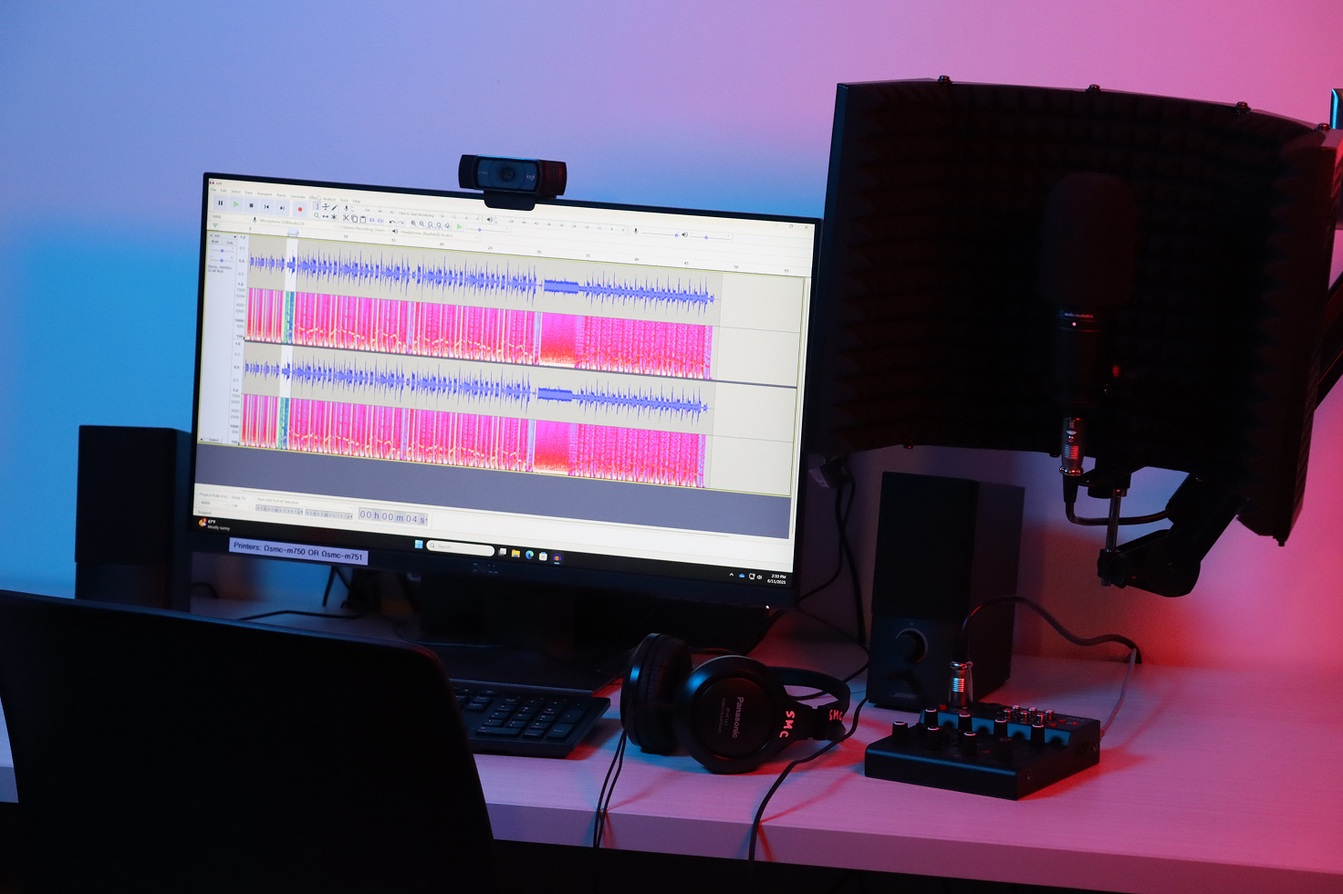 Microphone setup with sound deadening foam
